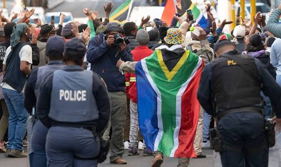 Nigeria condemns killing of two nationals in South Africa amid rise of anti-migrant attacks