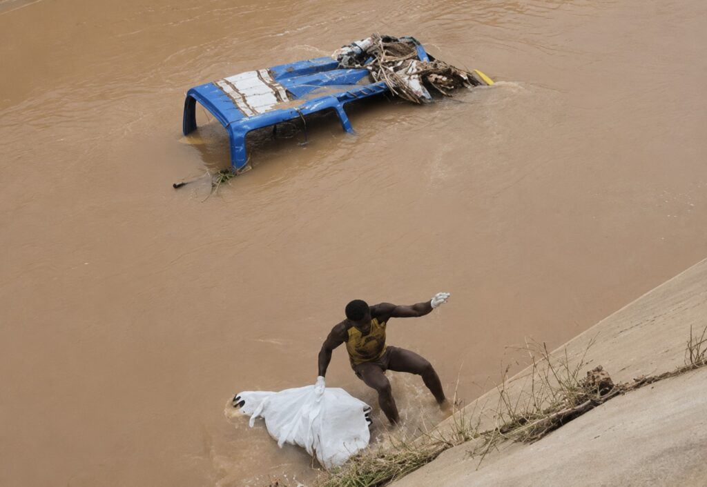 Body found in trotro swept away by Accra floods